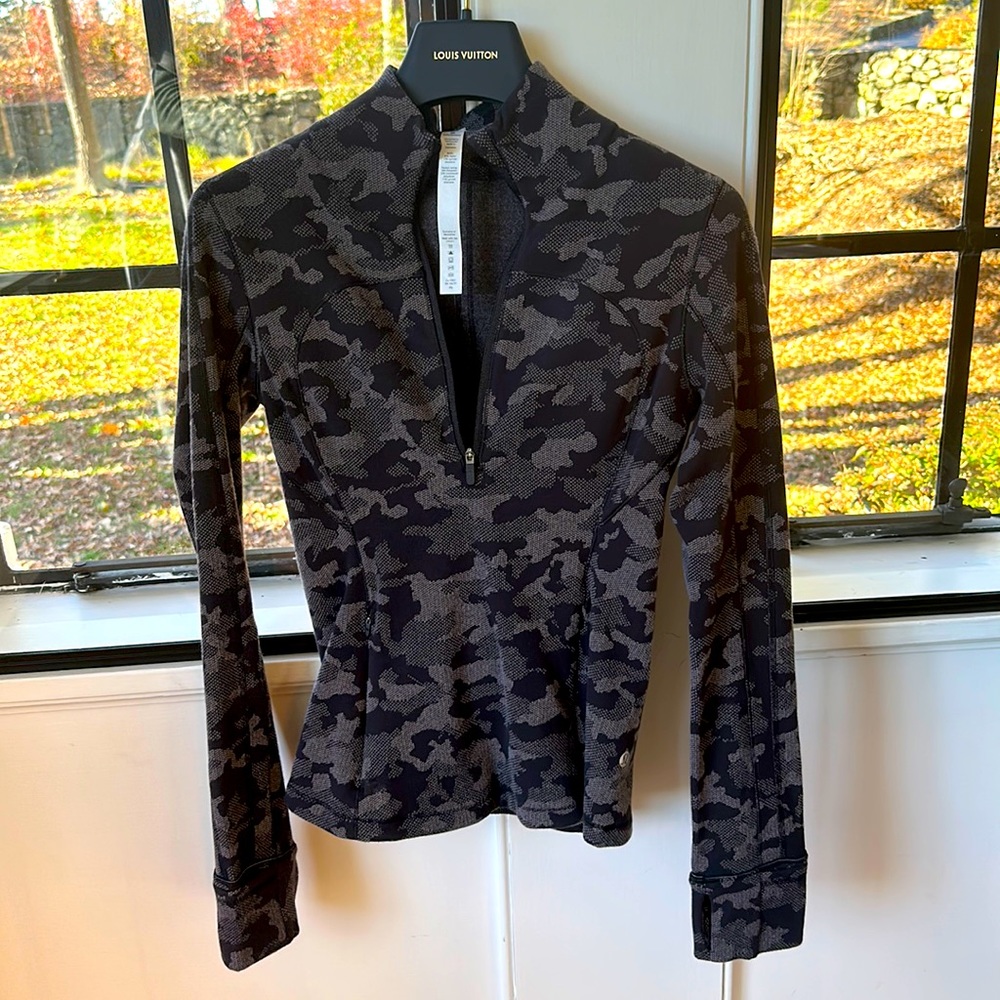 Lululemon Run Brinkley 1/2 Zip Womens 4 Athletic Too.